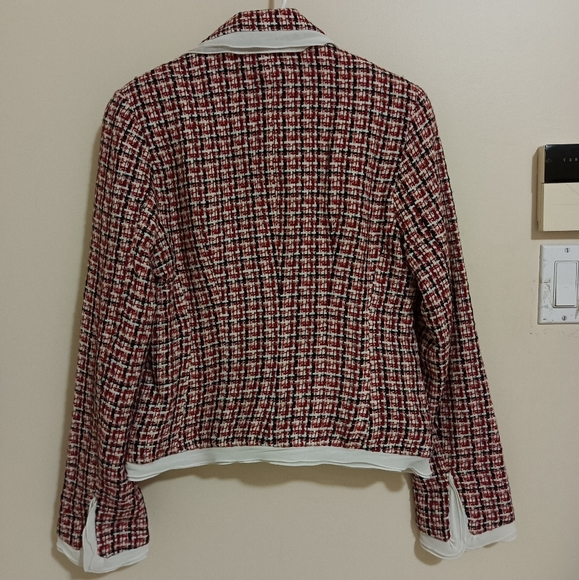 Blazer - Picture 2 of 8